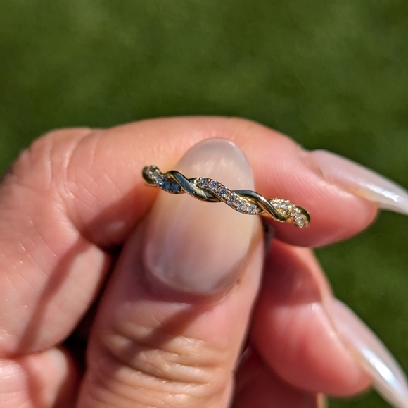 14k Yellow Gold Diamond Rope Twist Band - Picture 3 of 8